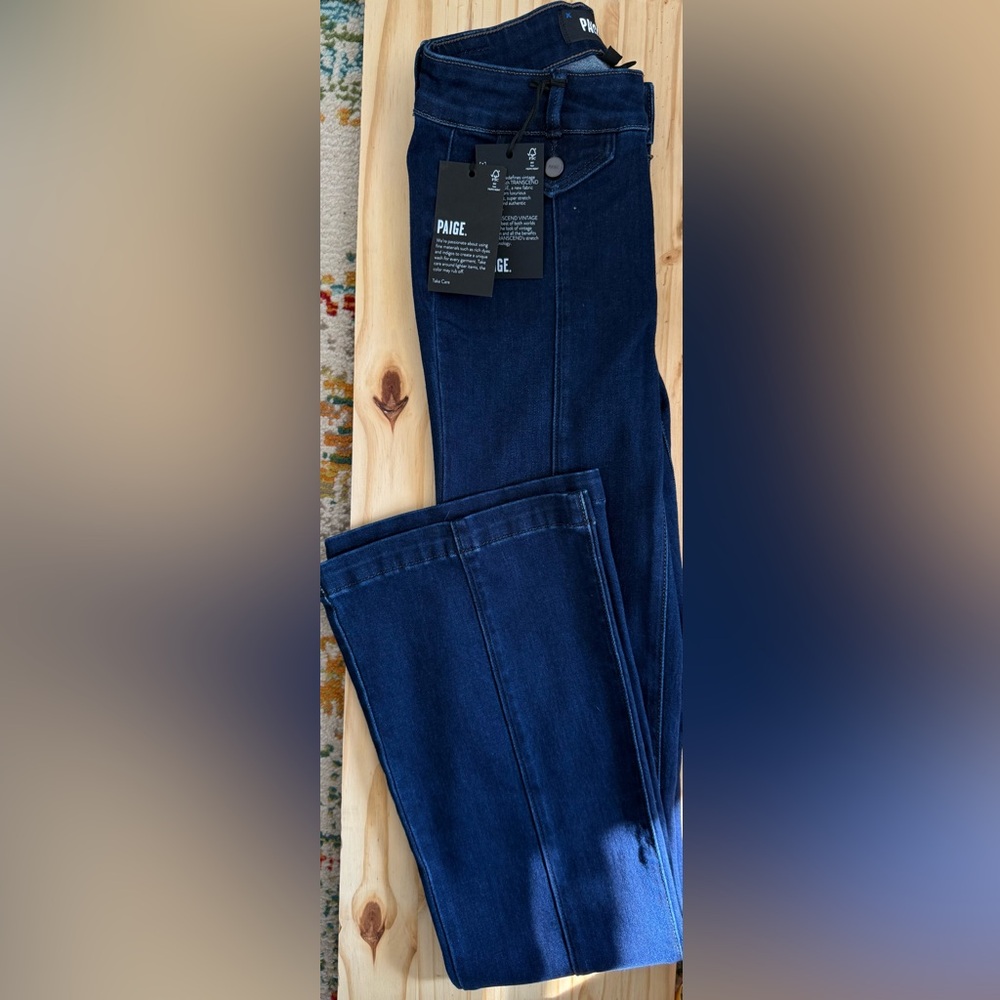 PAIGE JEANS Hr Laurel Canyon Wlt Flap Pkt
Jean Size 23 - Picture 14 of 14